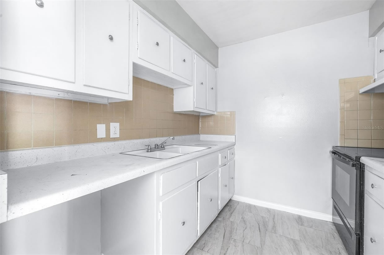 Tampa 12 Unit Multi Family Property For Sale - $1,950,000 Tampa 12 Unit Multi Family Property For Sale - $1,950,000